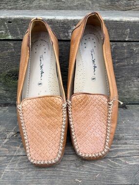 Vintage Y2K Thom McAn Women's Cognac Woven Leather Slip-On Loafers